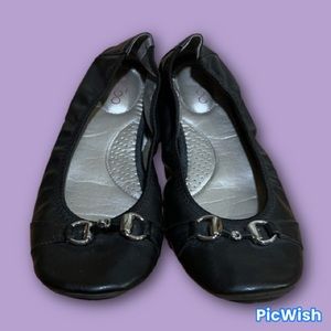 Me Too flats. Black. 9.5